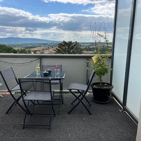 Fleurieux-sur-lʼArbresle Appart & Fleurinoise Balcon Ascenseur Climatisation מראה חיצוני תמונה